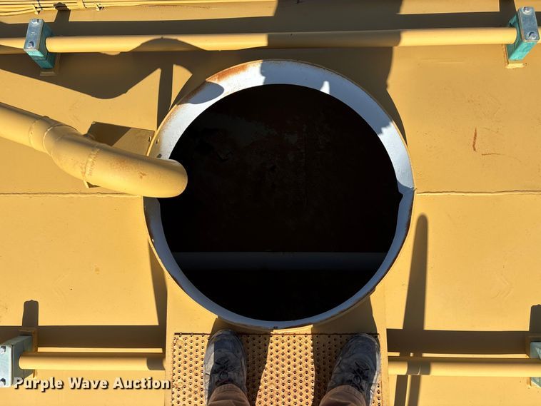 image for item ES7004 2007 Caterpillar 613C water wagon