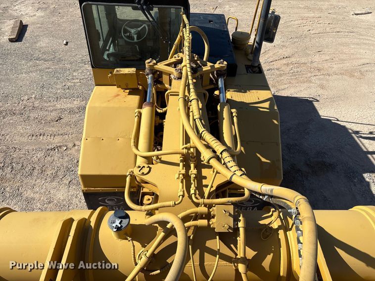 image for item ES7004 2007 Caterpillar 613C water wagon