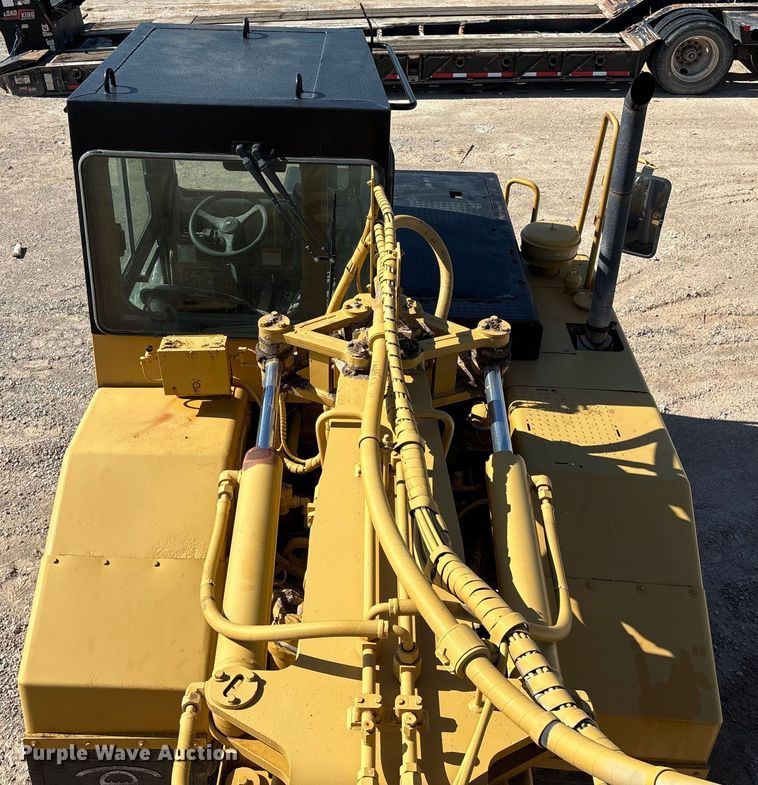 image for item ES7004 2007 Caterpillar 613C water wagon