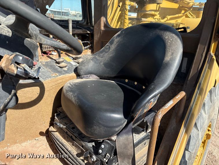 image for item ES7004 2007 Caterpillar 613C water wagon