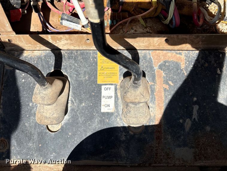 image for item ES7004 2007 Caterpillar 613C water wagon