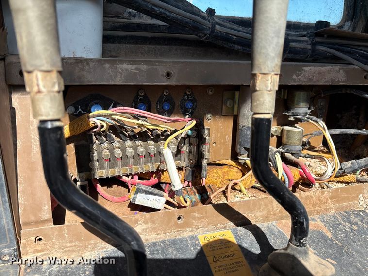 image for item ES7004 2007 Caterpillar 613C water wagon