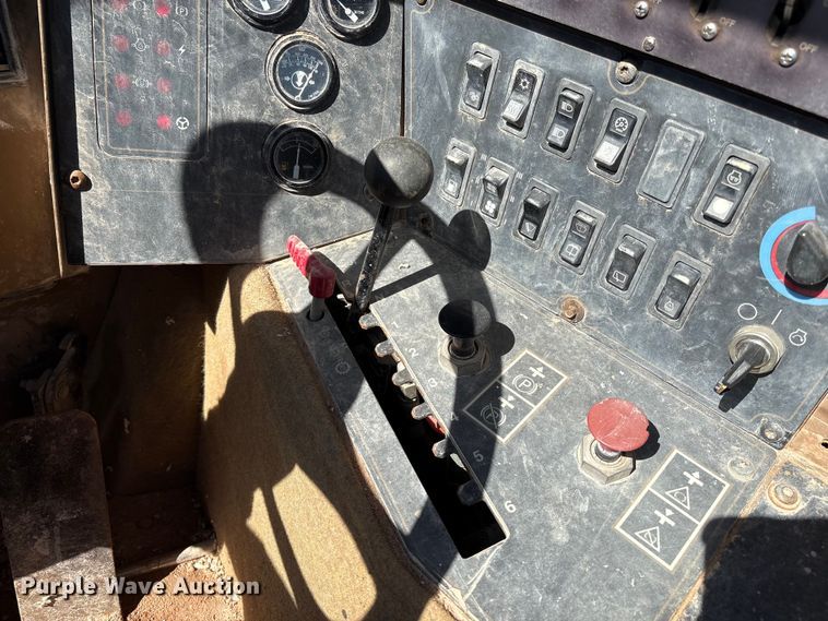 image for item ES7004 2007 Caterpillar 613C water wagon