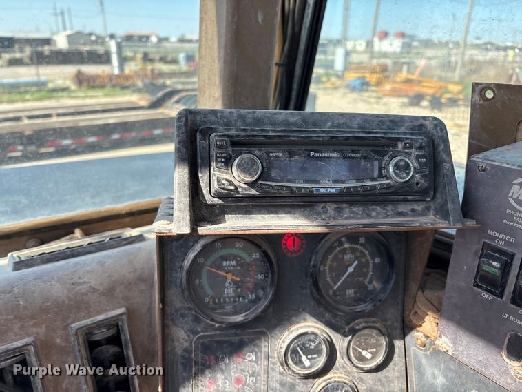 image for item ES7004 2007 Caterpillar 613C water wagon