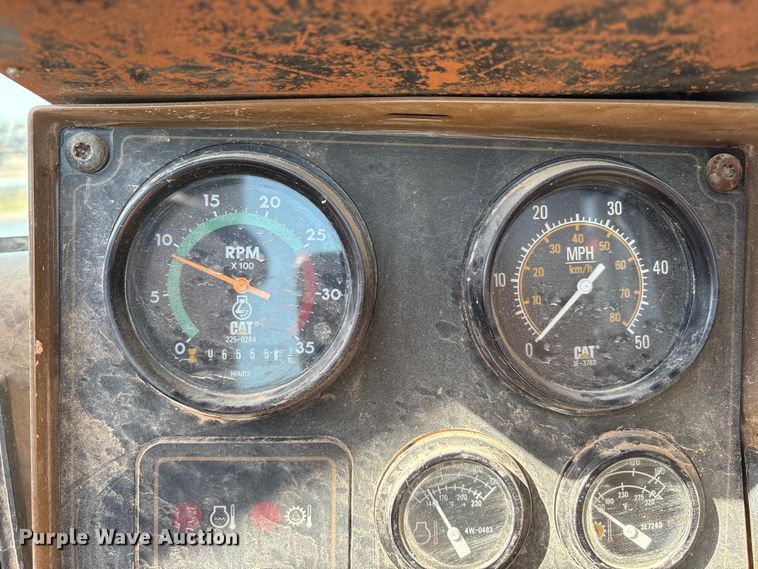 image for item ES7004 2007 Caterpillar 613C water wagon