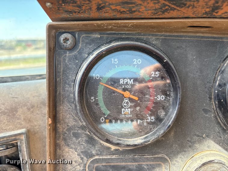 image for item ES7004 2007 Caterpillar 613C water wagon