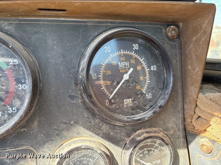 image for item ES7004 2007 Caterpillar 613C water wagon