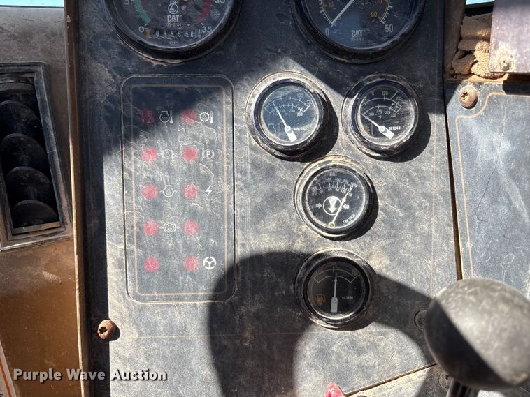 image for item ES7004 2007 Caterpillar 613C water wagon