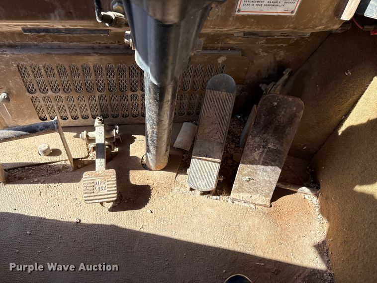 image for item ES7004 2007 Caterpillar 613C water wagon