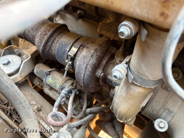 image for item ES7004 2007 Caterpillar 613C water wagon