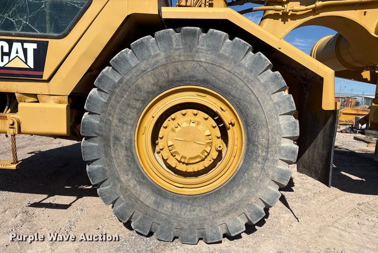 image for item ES7004 2007 Caterpillar 613C water wagon