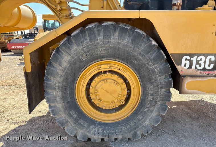 image for item ES7004 2007 Caterpillar 613C water wagon