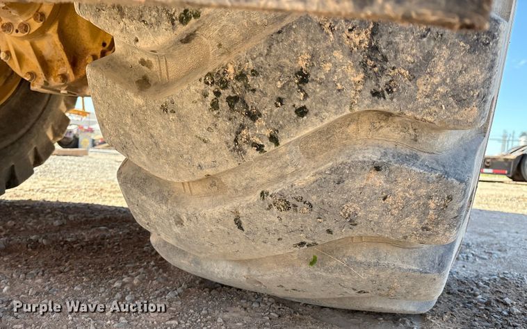 image for item ES7004 2007 Caterpillar 613C water wagon