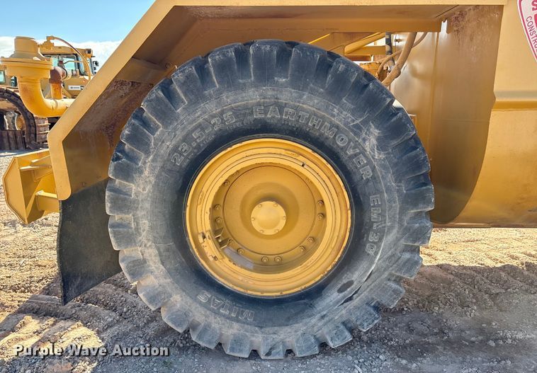 image for item ES7004 2007 Caterpillar 613C water wagon