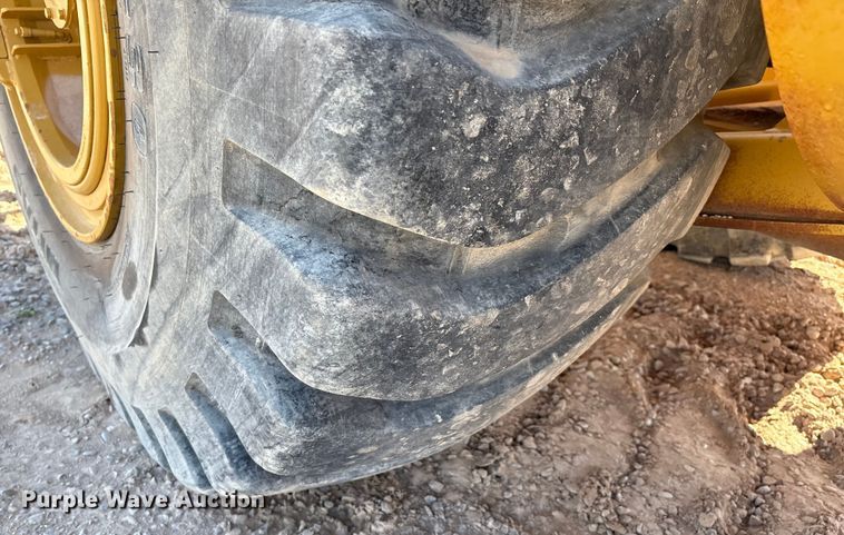 image for item ES7004 2007 Caterpillar 613C water wagon