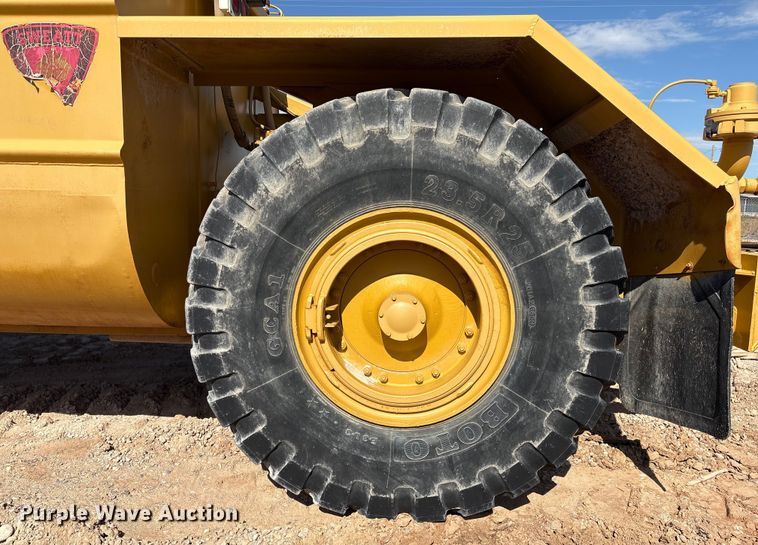 image for item ES7004 2007 Caterpillar 613C water wagon