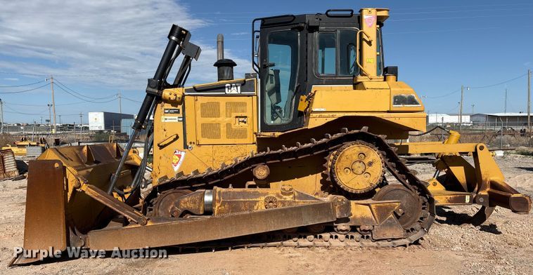 image for item ES7005 2004 Caterpillar D6R XL Series II dozer