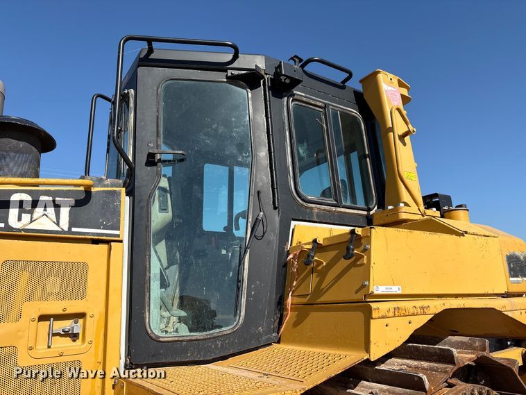 image for item ES7005 2004 Caterpillar D6R XL Series II dozer