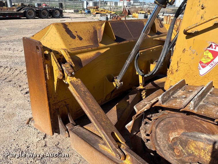 image for item ES7005 2004 Caterpillar D6R XL Series II dozer