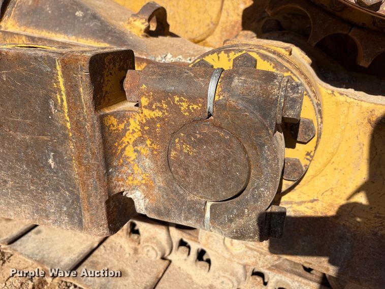 image for item ES7005 2004 Caterpillar D6R XL Series II dozer