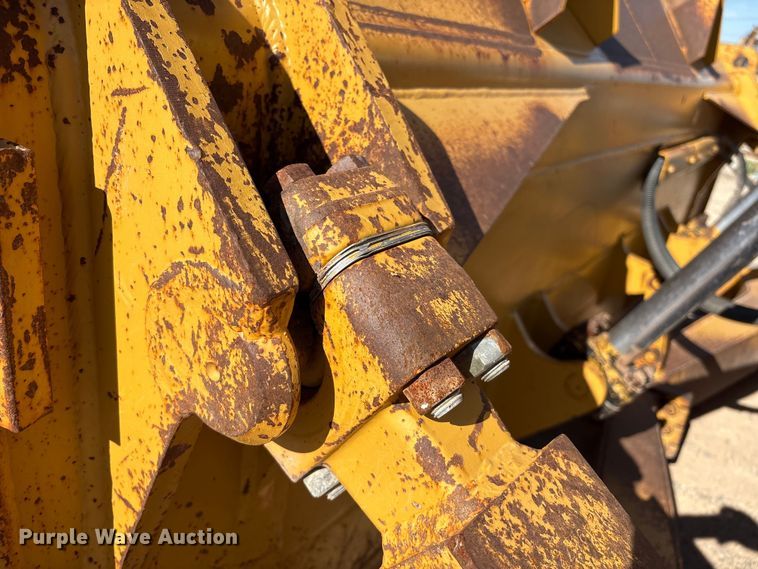 image for item ES7005 2004 Caterpillar D6R XL Series II dozer