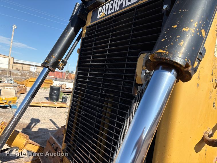 image for item ES7005 2004 Caterpillar D6R XL Series II dozer