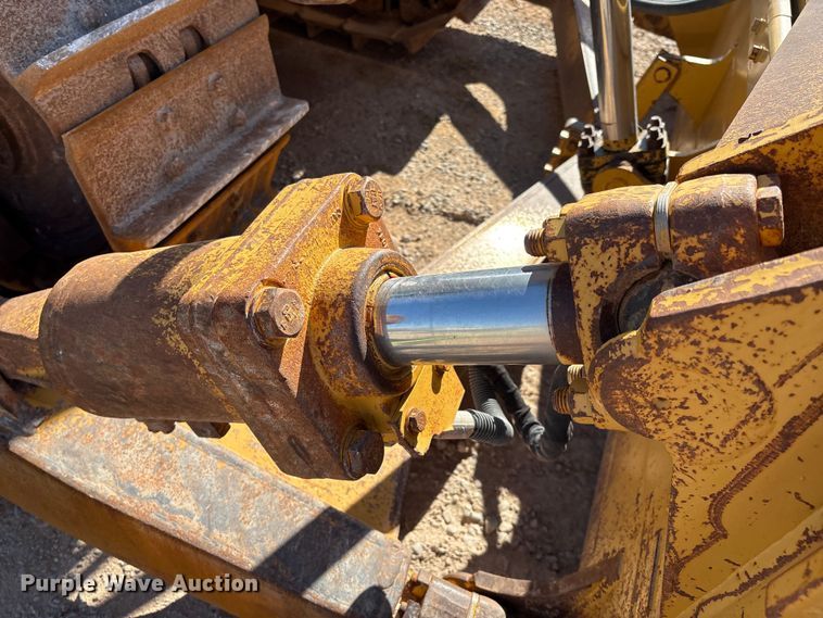 image for item ES7005 2004 Caterpillar D6R XL Series II dozer