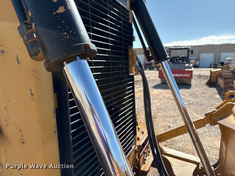 image for item ES7005 2004 Caterpillar D6R XL Series II dozer