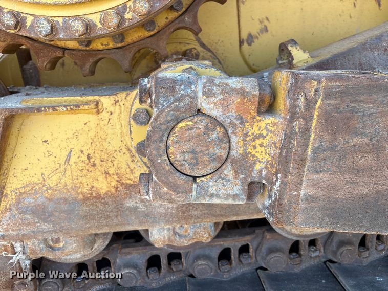 image for item ES7005 2004 Caterpillar D6R XL Series II dozer