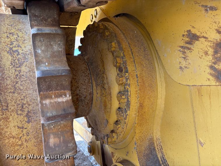 image for item ES7005 2004 Caterpillar D6R XL Series II dozer