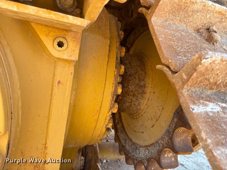 image for item ES7005 2004 Caterpillar D6R XL Series II dozer