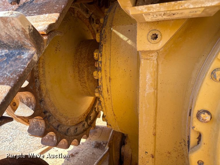 image for item ES7005 2004 Caterpillar D6R XL Series II dozer