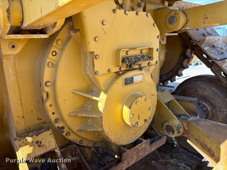 image for item ES7005 2004 Caterpillar D6R XL Series II dozer