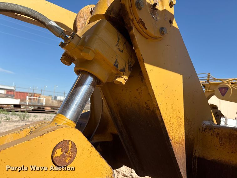 image for item ES7005 2004 Caterpillar D6R XL Series II dozer