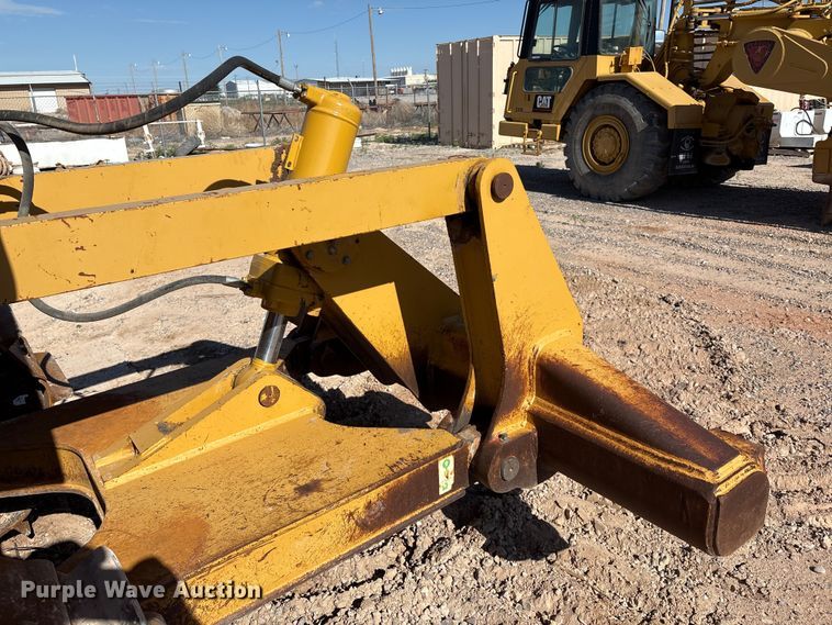 image for item ES7005 2004 Caterpillar D6R XL Series II dozer