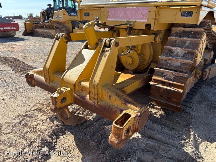 image for item ES7005 2004 Caterpillar D6R XL Series II dozer