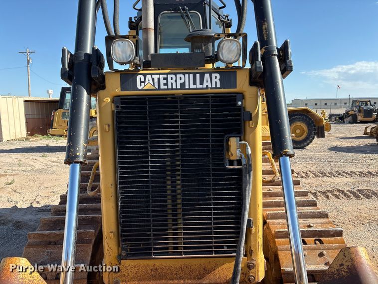 image for item ES7005 2004 Caterpillar D6R XL Series II dozer