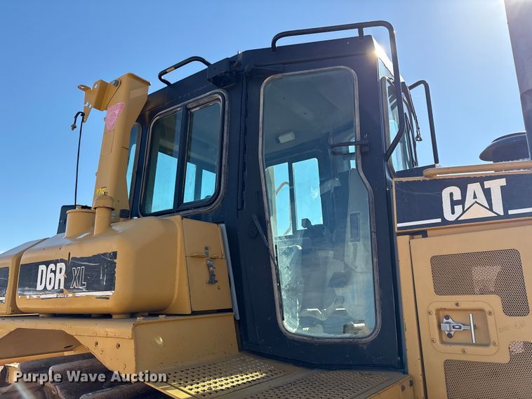 image for item ES7005 2004 Caterpillar D6R XL Series II dozer