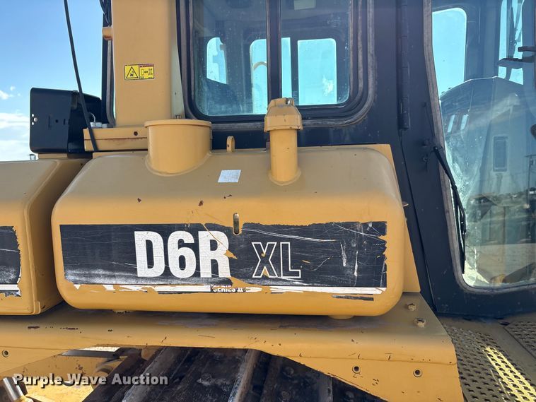 image for item ES7005 2004 Caterpillar D6R XL Series II dozer