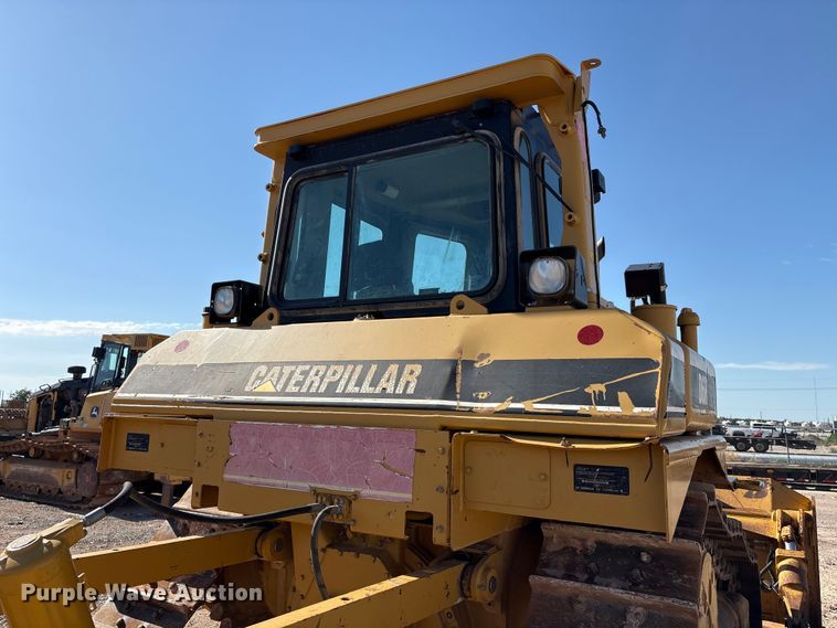 image for item ES7005 2004 Caterpillar D6R XL Series II dozer