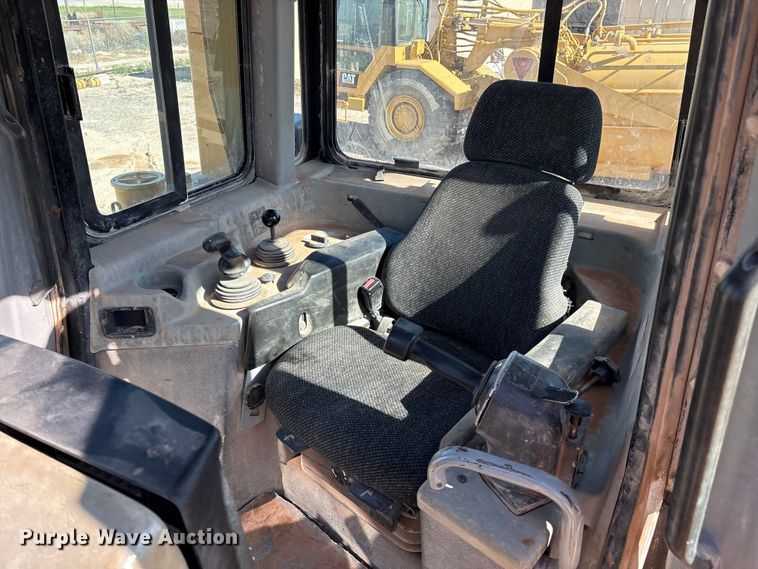 image for item ES7005 2004 Caterpillar D6R XL Series II dozer