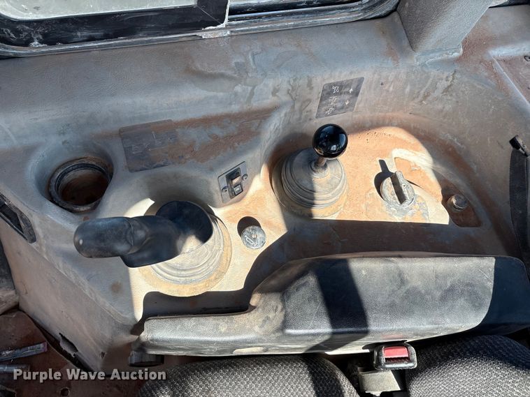 image for item ES7005 2004 Caterpillar D6R XL Series II dozer