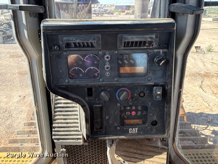 image for item ES7005 2004 Caterpillar D6R XL Series II dozer