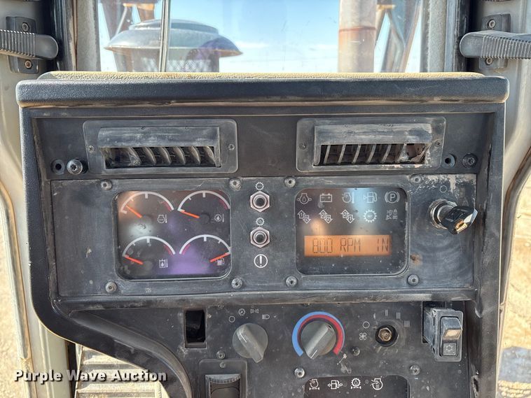 image for item ES7005 2004 Caterpillar D6R XL Series II dozer