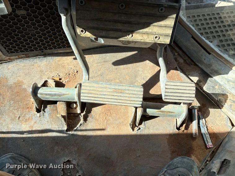 image for item ES7005 2004 Caterpillar D6R XL Series II dozer