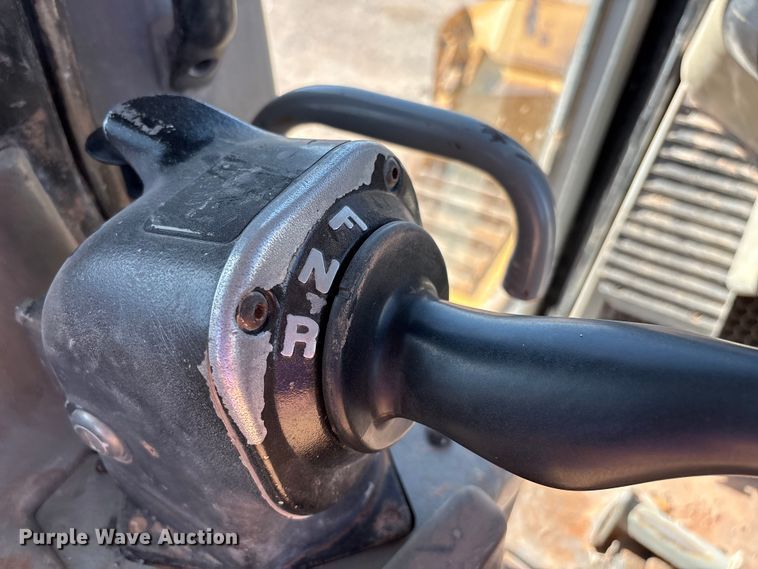 image for item ES7005 2004 Caterpillar D6R XL Series II dozer