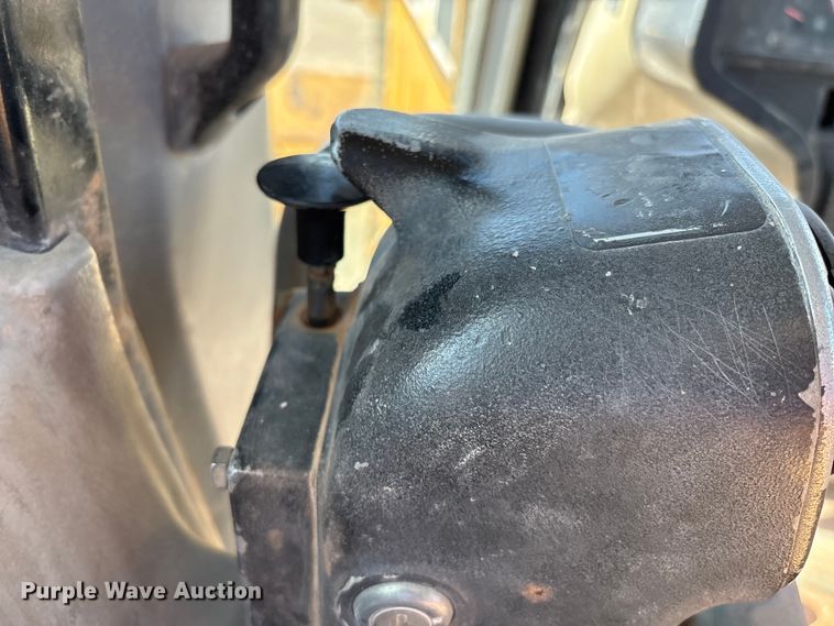 image for item ES7005 2004 Caterpillar D6R XL Series II dozer