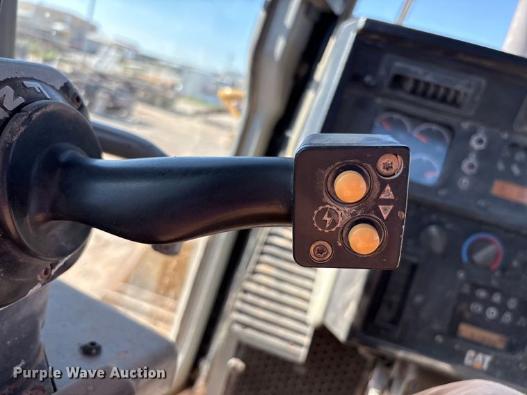 image for item ES7005 2004 Caterpillar D6R XL Series II dozer