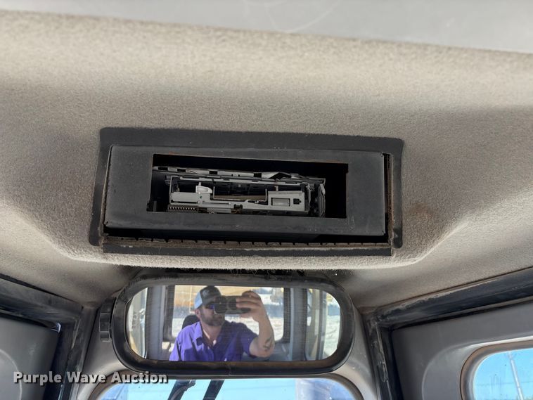 image for item ES7005 2004 Caterpillar D6R XL Series II dozer