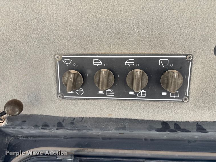 image for item ES7005 2004 Caterpillar D6R XL Series II dozer